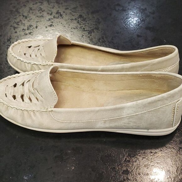 Wearever shoes  - Picture 3 of 5